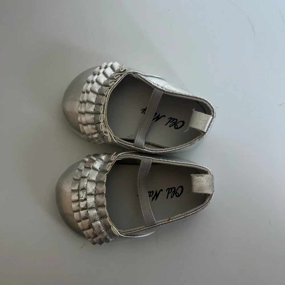 Bundle- toddlers size 3 and 1 dress shoes - Picture 9 of 10